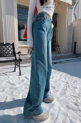 Lindos pantalones vaqueros con recortes de mariposa